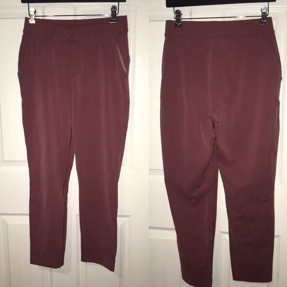 Aritzia TNA Dusty Rose Joggers